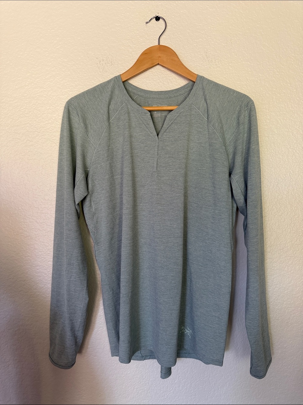 Arc'teryx Women's Long-Sleeve V-Neck Top in Sage